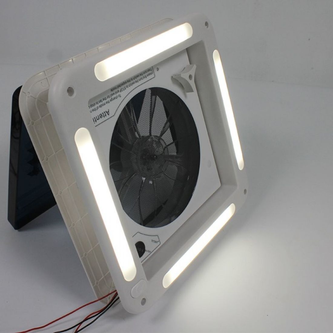 https://www.solar-qqq.de/images/product_images/popup_images/dachluke-mit-12v-ventilator-und-led-leuchte-marke-limopower_1095-2.jpg